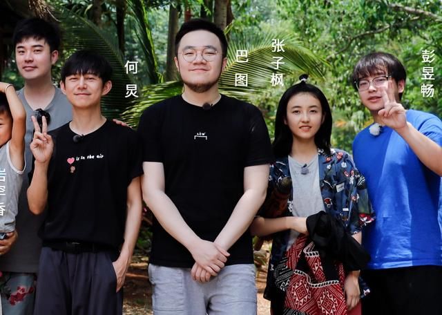  感动|《向往4》收官海报，蘑菇屋家人都不站C位，见到最中间的人好感动