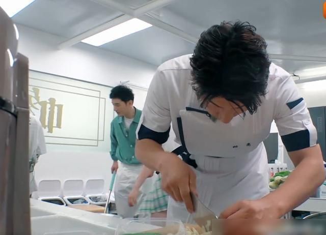  赵丽颖|《中餐厅》里最大牌的嘉宾，全程指指点点，一到干活就消失