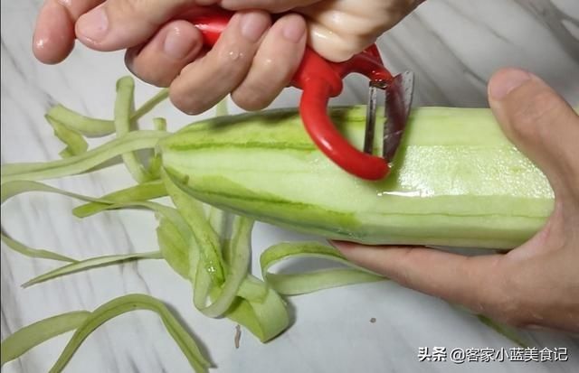 夏天|它不是黄瓜,夏天宁可不吃肉也要吃它,简单易做,开胃消暑又下饭