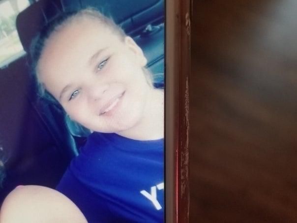 留下|10岁女孩跟妈妈开心聊天后留下字条失踪,次日被发现死在农田里