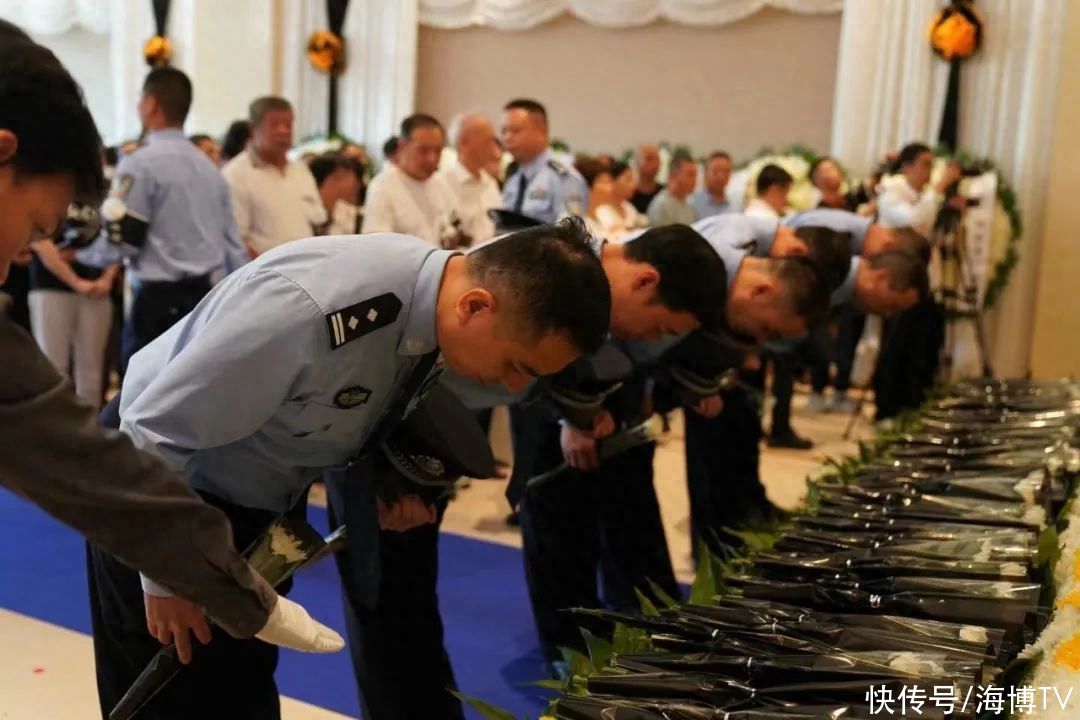 抗洪抢险英雄遗体告别仪式在永泰举行，社会各界含泪送别