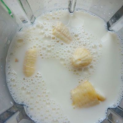 沙拉|蔬菜沙拉和香蕉奶昔