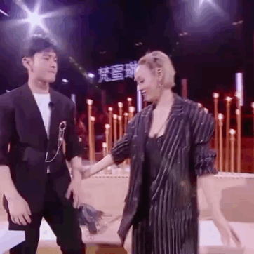  日报|娱乐日报|毛晓彤新恋情曝光？金晨汪汐潮再被拍？孟佳solo倒数第一？