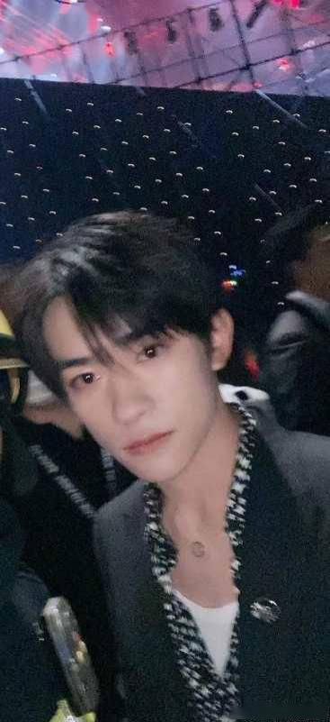  玺子|女友视角的易烊千玺来啦 又是被玺子哥迷倒的一天