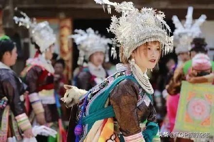 背着|背着狗讨百家饭！中国独有的关于“狗”的节日，一个天堂一个地狱