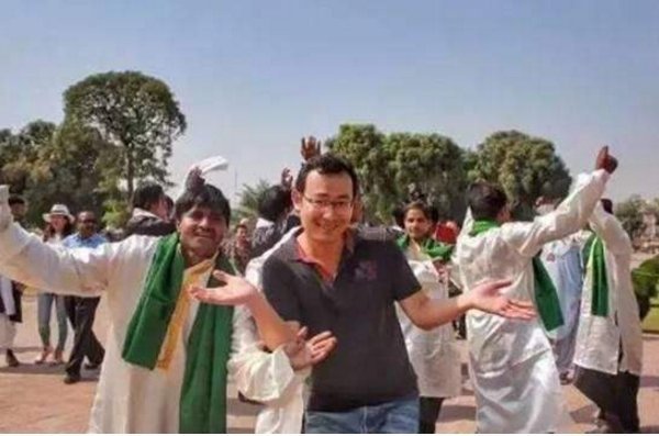 老板|巴基斯坦游客中国卖茶叶,结账时老板做法,让小伙感动