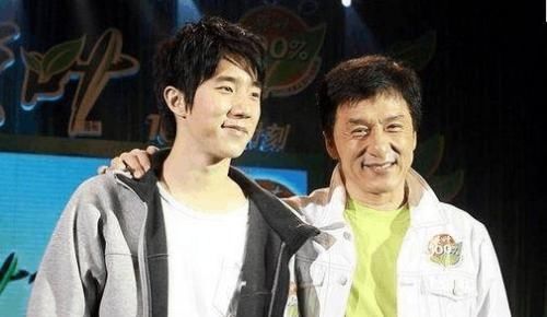  李小龙|现代李小龙炮轰成龙：亲生女儿你不管，和房祖名十年没吃过一顿饭