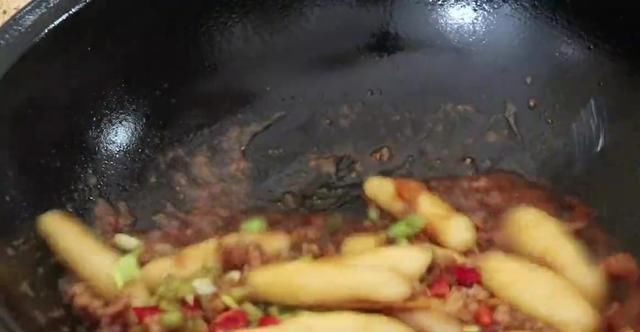  鲜香|土豆最解馋吃法！鲜香爽滑又筋道，一上桌瞬间就被抢光！