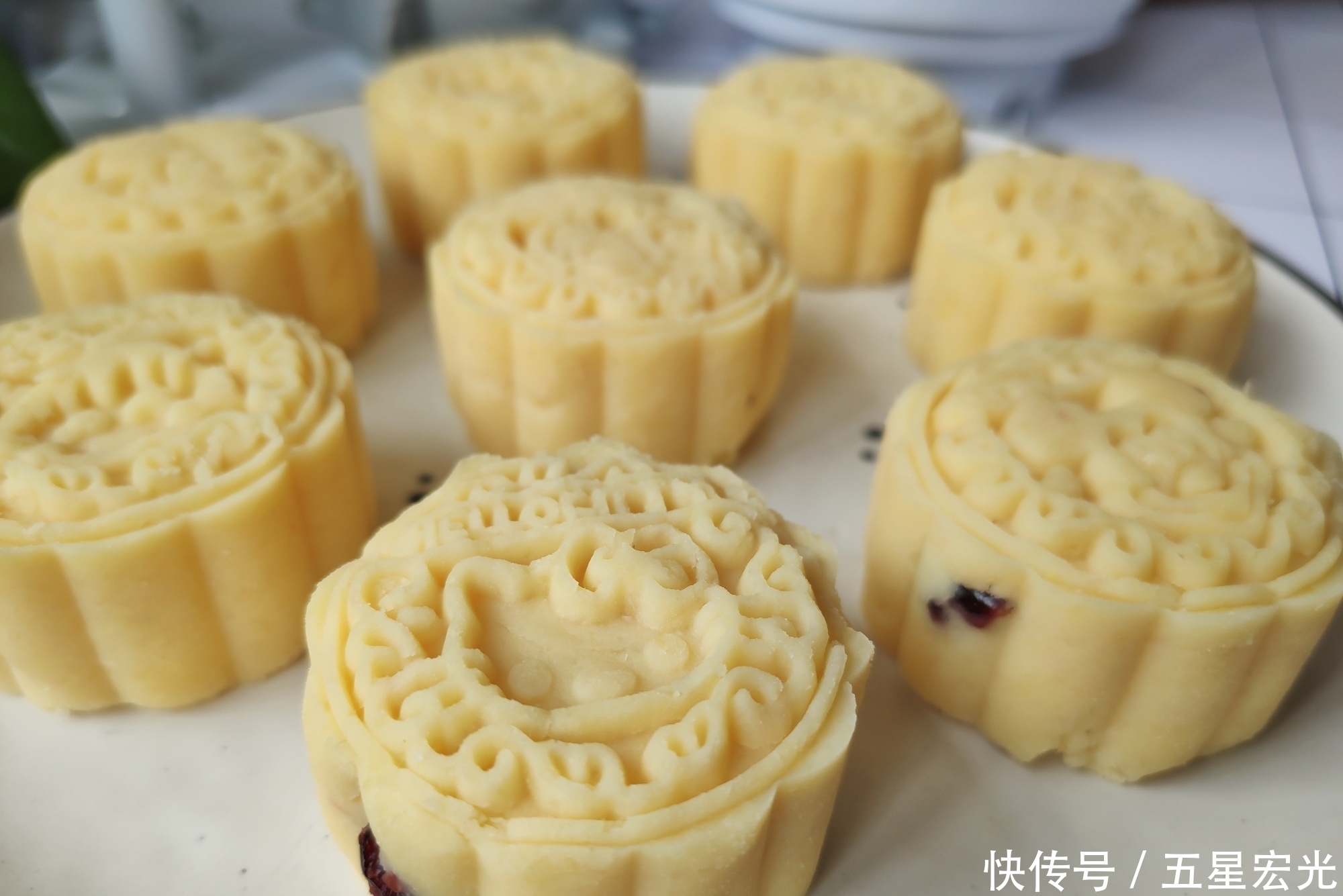 绿豆糕|入秋了,这美食抓紧吃,我家每年做上百个,香甜软糯,比糍粑好吃