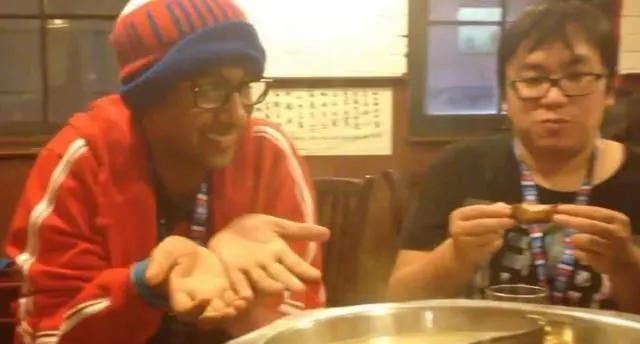 印度人|印度人来到中国,坚持不用筷子吃饭,开饭时不吭声了