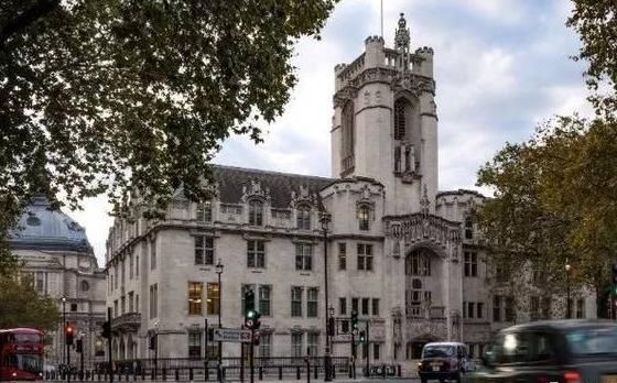 法庭|英男子让女友扮狗牵绳遛,后因又收养男宠,被“忠犬”告上法庭