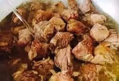  风味|俄式炖牛肉（美食吃好不浪费，教你一道好吃过瘾的风味美食）。