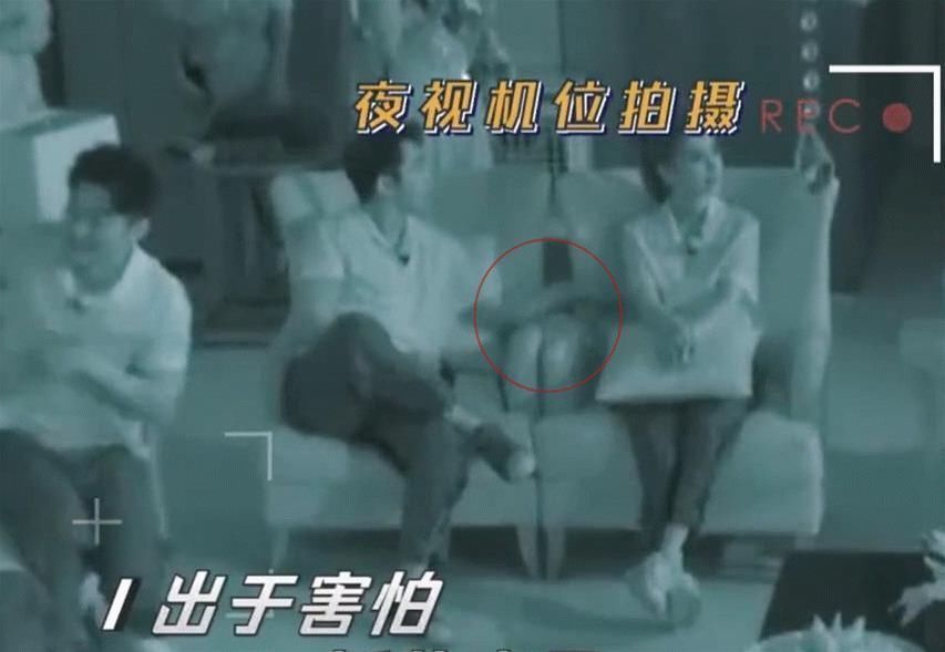  一目了然|跑男休息室突然停电，谁注意到郑恺杨颖之间的互动？私下关系一目了然！