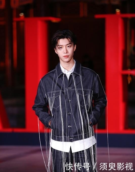 业绩|范丞丞为了业绩坑经纪人,洗脑式推销太上头,经纪人:所以爱会消失对不对?