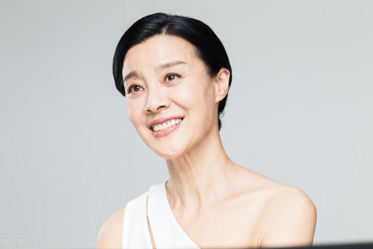 女人年过50身体就不如以前了(女人过50就老了？若您身体没有5个表现，或许说明您依旧年轻)