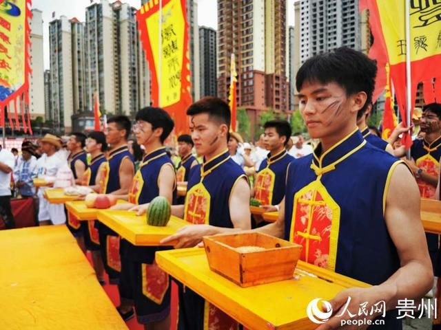 戏水|贵州德江：土家儿女与龙戏水共享夏日清凉