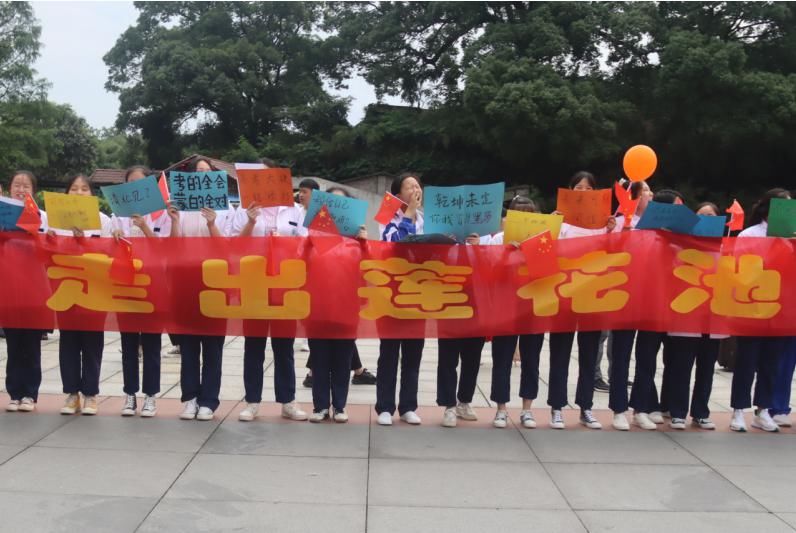  送考|乘风破浪高考日 盘点常德市二中爱心送考的那些美好画面！