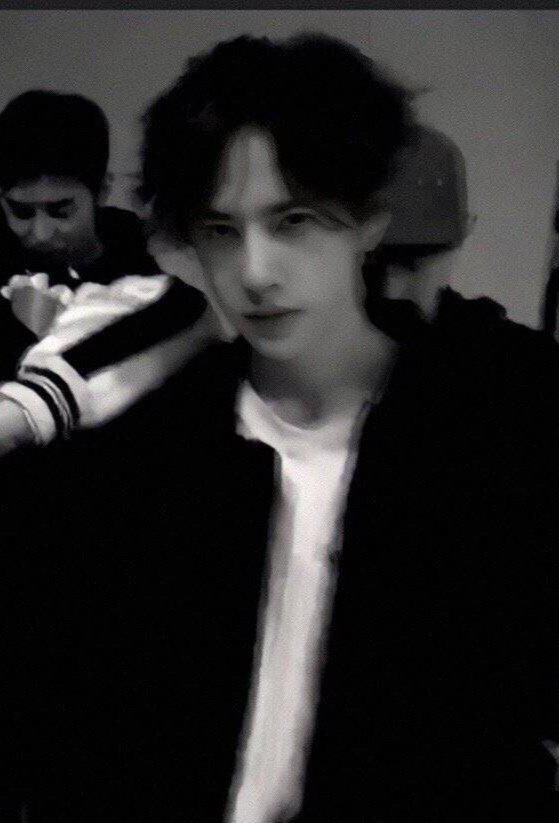  爱豆|每日爱豆 王一博 叫我酷盖 摩托车才是我的老婆