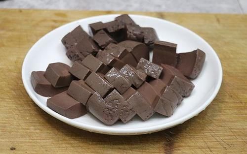 鲜嫩|家常菜豆瓣鸭血，鲜嫩不腥，入口即化，汁香味浓，下酒下饭很好吃