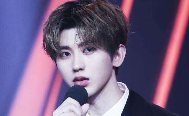  蔡徐坤|蔡徐坤在奔跑吧大秀唱歌技巧，仿佛回到了那年夏天