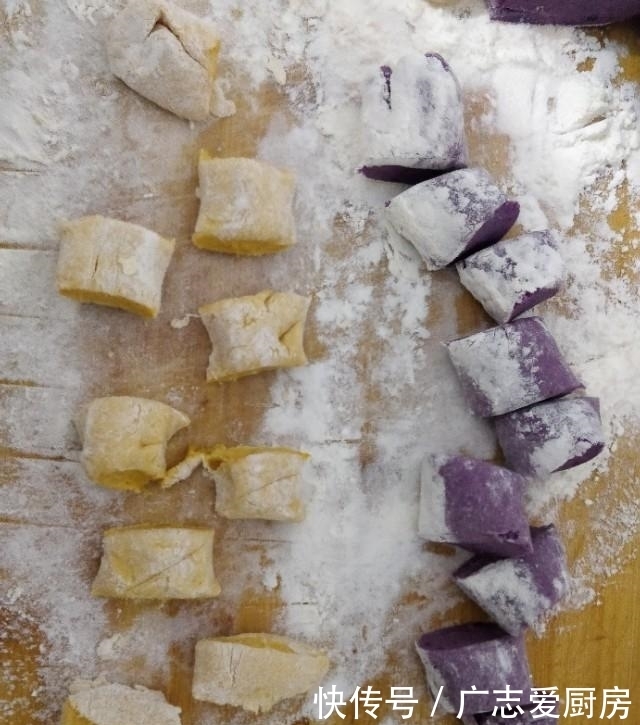蒸锅|南瓜紫薯月饼花糕,一个蒸锅就能搞定,软糯营养,在家也能轻松做