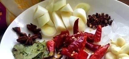 猪肉|红烧肉这样做,不仅味道香而辣,而且一顿可以多吃几碗饭