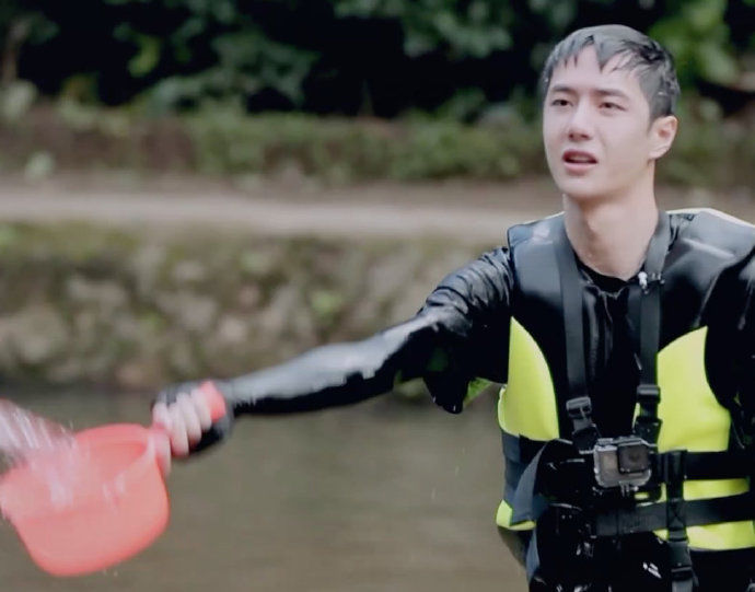 郊游|200901 一次郊游被猫头发现三个代餐 不愧是万物皆可代的王一博