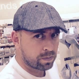  偷拍|英男警察多次偷拍女同事的脚还出轨 男同事们仍帮他保住工作