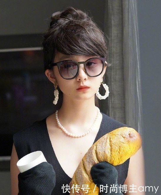  孩子|放过孩子吧！14岁多多化浓妆发情感动态，言语小心翼翼惹心疼