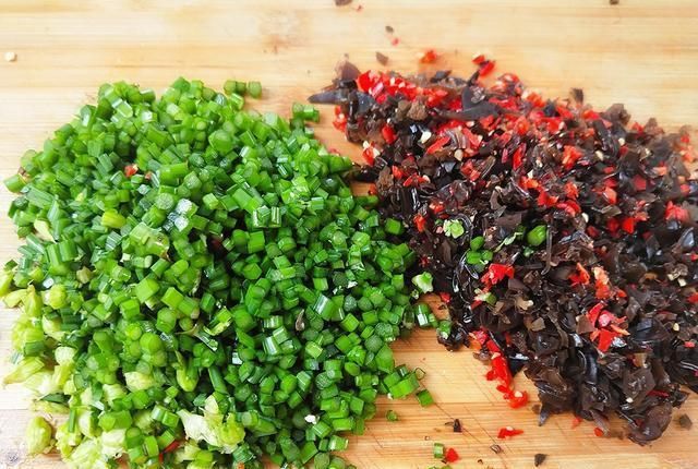  芹菜|这菜用来包饺子特鲜香，比芹菜鲜嫩，比茴香更香，再不吃就等明年