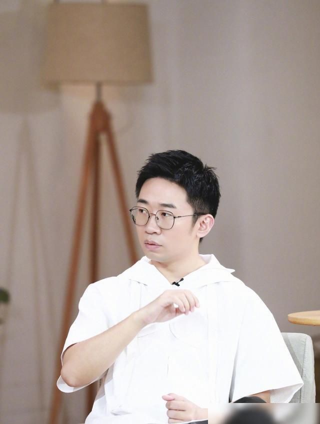  旗号|杨迪被质疑不尊重硬糖少女？请不要打着“女权”的旗号伤害别人