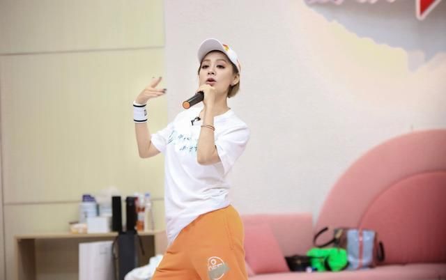  阿朵|《乘风破浪》阿朵带给我们的启示：别让你的好心变成伪善