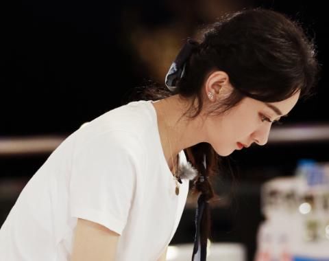  随口|赵丽颖因财务预算紧张，谁注意她随口嘀咕的一句话，确实过分了