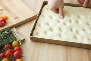 愉悦|超快手意式佛卡夏面包，外酥内软让人一下子就心情愉悦、胃口大开