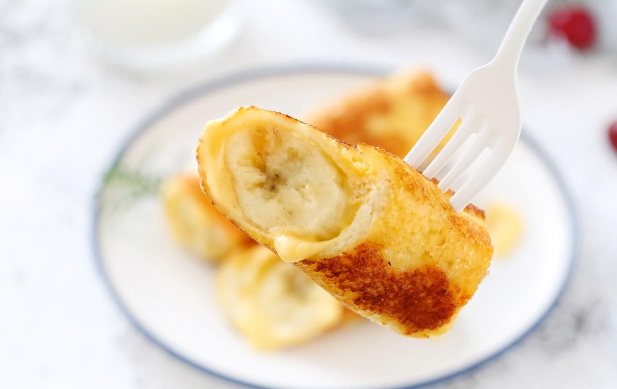 上桌|剩吐司别丢掉,做成快手营养早餐,五分钟就上桌,咬一口还爆浆!