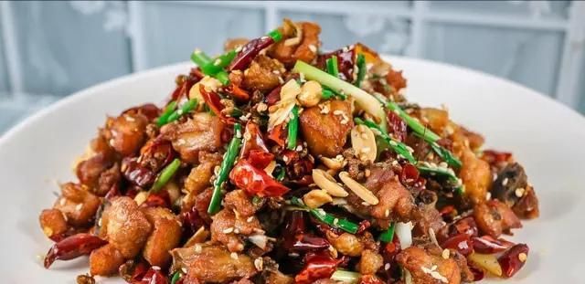  在家|大厨分享“辣子鸡”的正确做法，满满的小技巧，学会了在家露一手