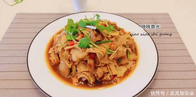 特别|这道家常菜咸鲜味浓,营养丰富,做一大盘都不够吃,特别适合下饭