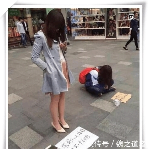 乞讨|美女和学生同时在街上乞讨, 结果让人大跌眼镜, 网友: 道德败坏