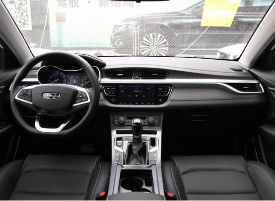  竞争|竞争轩逸帝豪，新宝骏轿跑轴距2米7，标配大屏车联网，不足6万