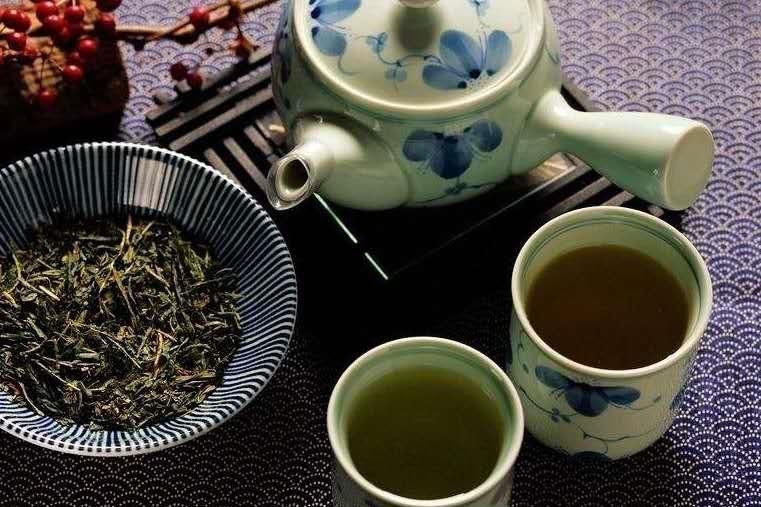  天地|春蕾诗词第四二期《茶》溪云山雨一杯中，能演沉浮天地同。