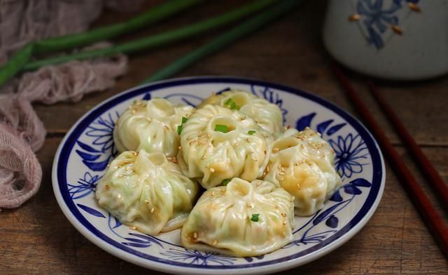 发酵|不揉面不发酵,用饺子皮做水煎包,皮薄馅大倍儿鲜美,当早餐正好