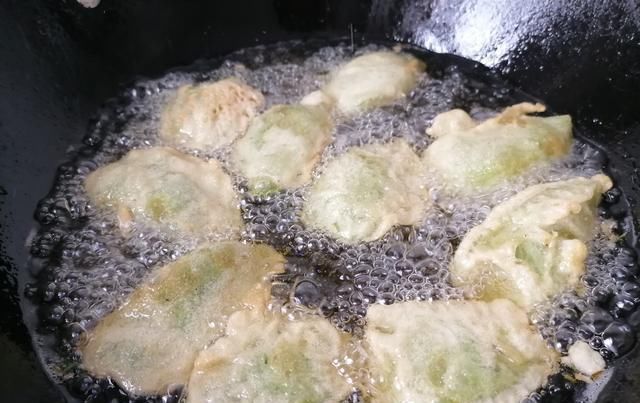  韭菜|扁豆这样吃太美味了，搭配韭菜和豆腐，炸一盘香喷喷的扁豆盒子