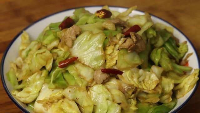 为啥|为啥饭店炒的包菜那么好吃,原来诀窍在这里,学会也能做大厨