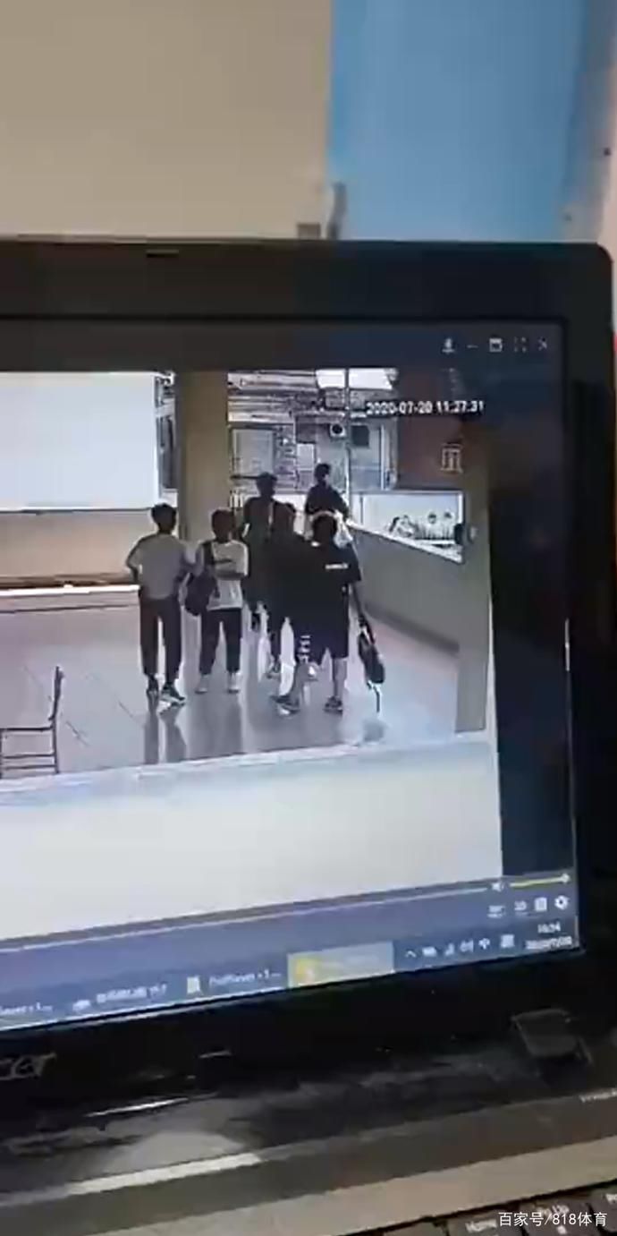  同学|揪心!广东男生学校走廊练后仰跳投意外坠楼,2同学伸手想拉来不及