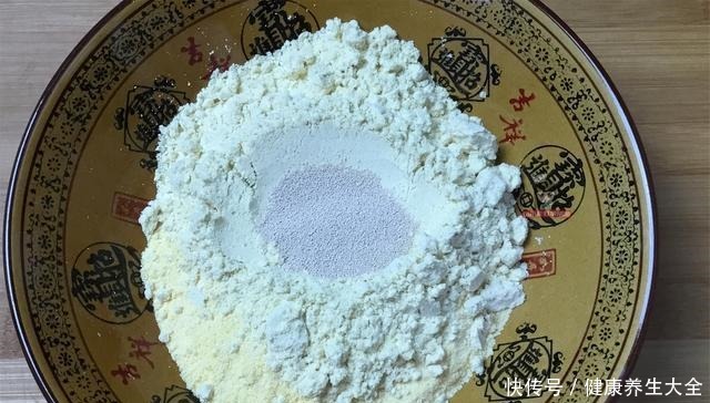 好吃|农家饭-萝卜缨子玉米菜饼子，粗粮养人，全家人都抢着吃！