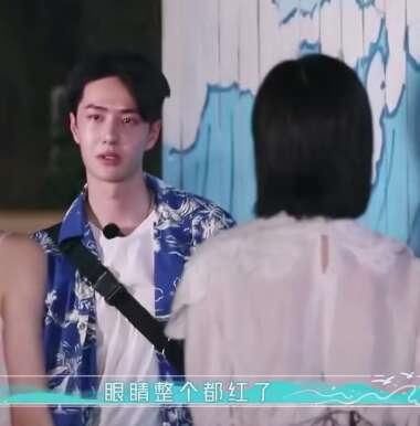  黄晓明|《夏日冲浪店》热播，王一博一行为看出黄轩和黄晓明的差别