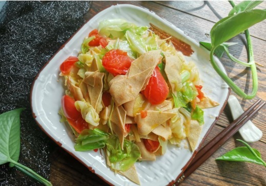 做法|把包菜和这两种食材一起搭配做，做法简单，清淡开胃，酸爽下饭