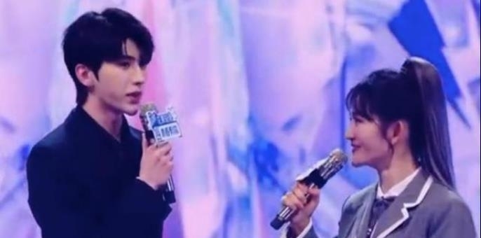  蔡徐坤|蔡徐坤公布陆柯燃第9，现场粉丝直接爆粗口，声音超大！超清楚！