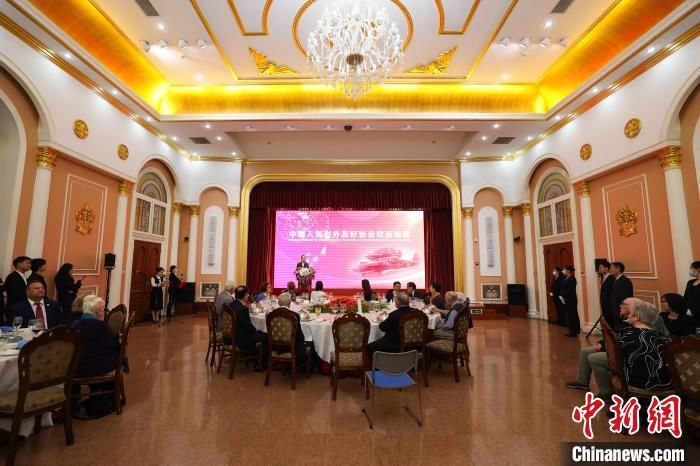 中国人民对外友好协会为来华访问的美中航空遗产基金会组织代表团举行欢迎晚宴
