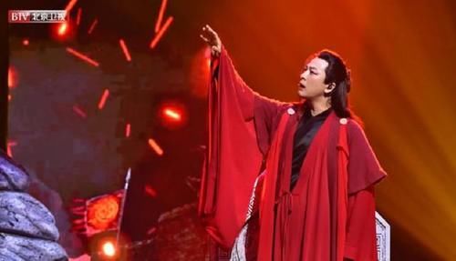  越来越好看|《跨界歌王》乐评团不再“喧宾夺主”，把焦点还给舞台，值得尊重